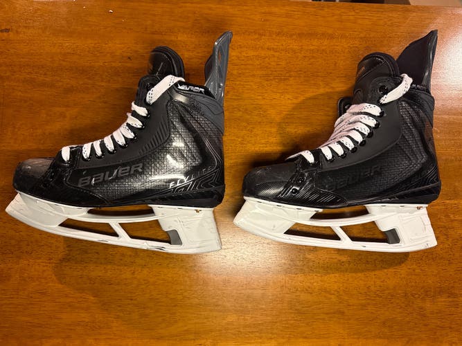 Black 2025 Bauer Vapor Flylite Hockey Skates Regular Width Pro Stock 8.5 (Used)