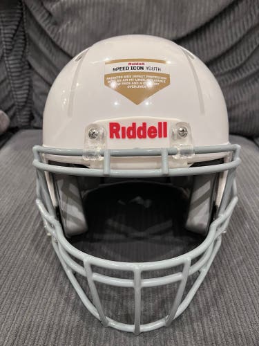 NEW $280 Youth Medium Riddell Speed Icon Helmet