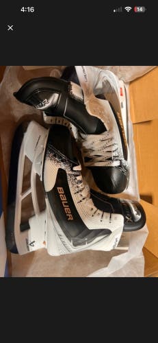 Black/White 2026 Bauer Vapor Flylite Hockey Skates (New) with blades
