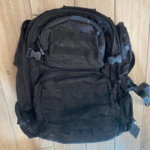 Black Adult Unisex Small / Medium Unbranded Backpack (Used)
