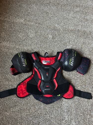 Men's Large Intermediate Bauer Vapor 3X Shoulder Pads (Used)