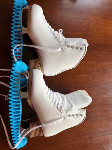 Jackson Ultima Figure Skates Adult 5.5 (Used) with Edea figure skate E-Guards