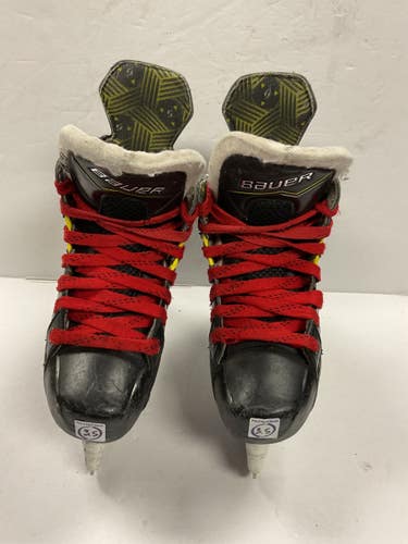 Used Bauer SUPREME M40 Junior Hockey Skate Junior 03.5 11855-S000211295