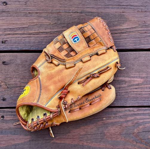 1995 RH Outfield Baseball Glove 12.5" (Used)
