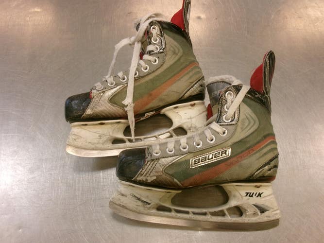 Used Bauer X 4.0 Junior Hockey Skate Junior 04 11339-S000207649