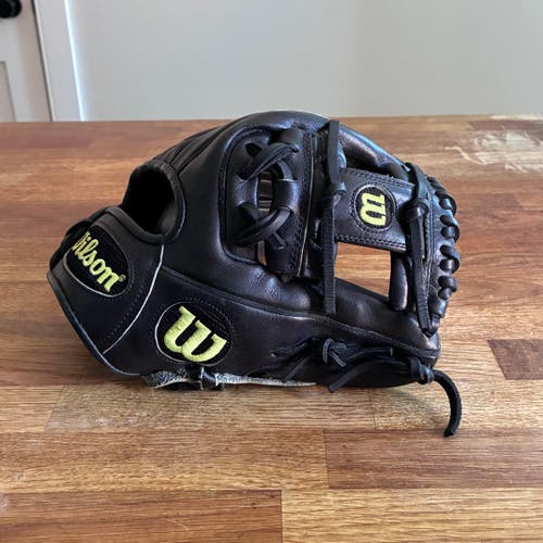 Wilson A2000 1788 Baseball Glove 11.25" Infield RH Black