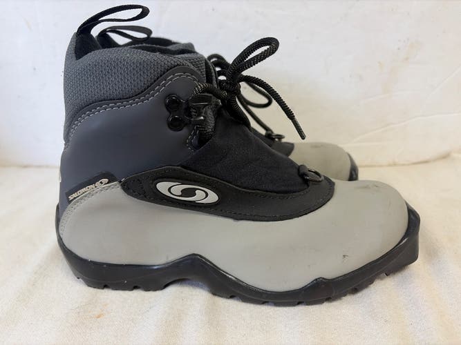 Classic Size 5.0 Salomon Cross Country Ski Boots (Used)