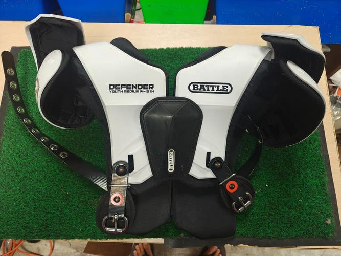 Battle Sports Defender Football Shoulder Pads Youth Medium 14-15 Inch