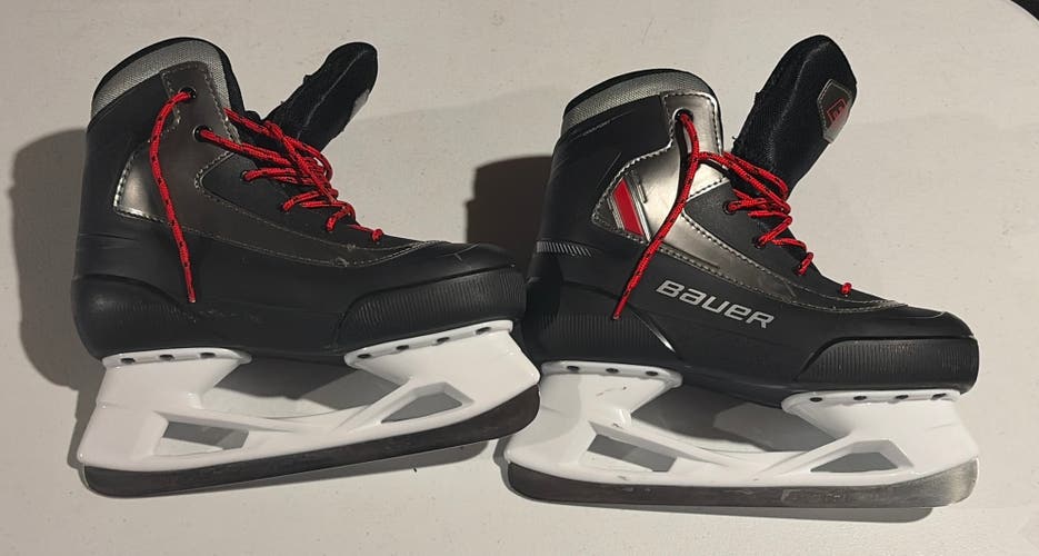 Bauer Expedition Hockey Skates Mint condition Women’s size 6/ Jr size 5.