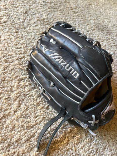 Mizuno Classic RH Outfield Baseball Glove 12.75" (Used)