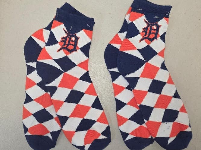 ST6 Mens MLB DETROIT TIGERS Crew Lot of 2 Pair Socks LARGE NEW