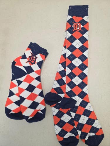 ST5 Mens MLB DETROIT TIGERS Crew Lot of 2 Pair Socks MEDIUM NEW
