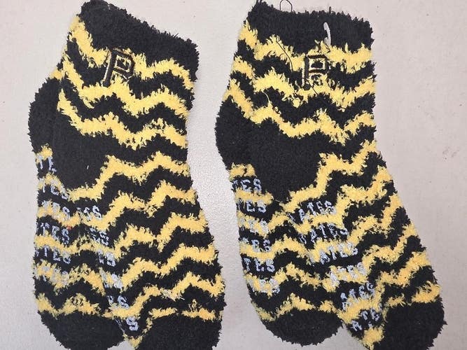 ST2 Mens MLB PITTSBURGH PIRATES Crew Lot of 2 Pair Socks MEDIUM NEW