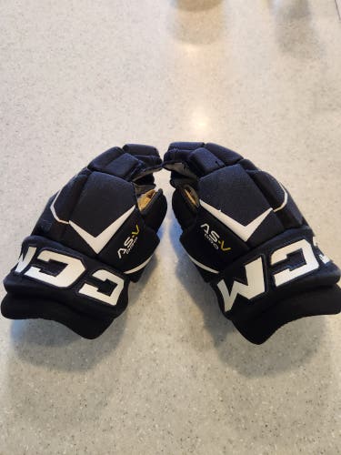 CCM Tacks AS-V Pro Gloves 9" (Used)
