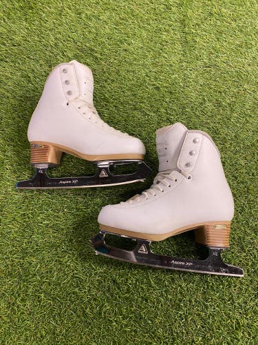 Jackson Ultima Freestyle Figure Skates Junior 3 (Used)