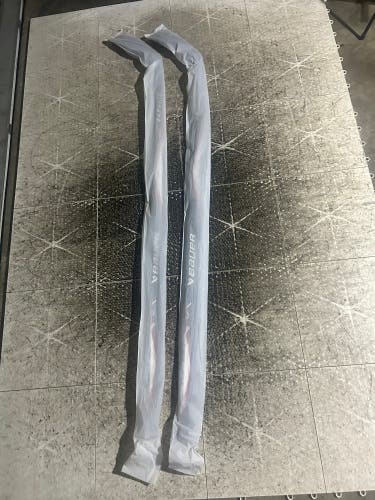 Intermediate Bauer Vapor Flylite Right Handed Hockey Stick P28 65 Flex (New)