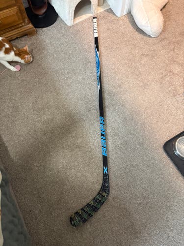Senior Bauer Right Handed Hockey Stick 77 Flex (Used)