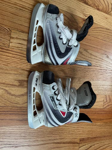 Used Youth Bauer Vapor 1X Hockey Skates 8