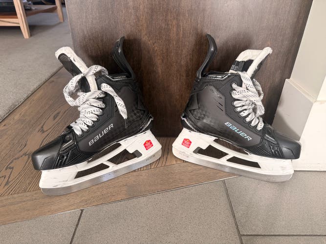 2024 Bauer Supreme Shadow Hockey Skates Regular Width 6 (Used)