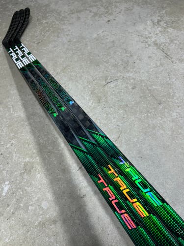 3 PACK 105 Flex P28 True Hzrdus 9x4 Senior Right Hand Hockey Stick Pro Stock (New)
