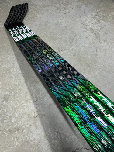 5 PACK 105 Flex P28 True Hzrdus 9x4 Senior Right Hand Hockey Stick Pro Stock (New)