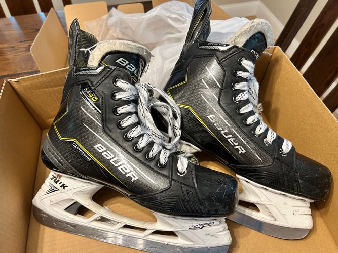 Bauer Supreme M40 Hockey Skates 7 (Used)