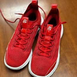Men's Size M 8.5 (W 9.5) Curry Under Armour Shoes (Used)