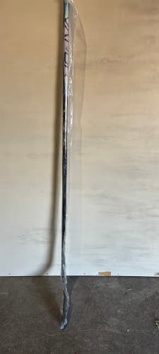 Intermediate Bauer Vapor Flylite Left Hand Hockey Stick P28 65 Flex (New)