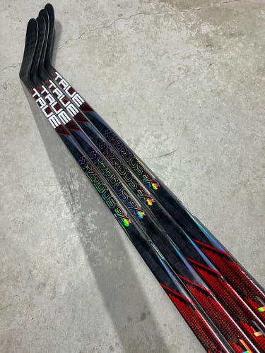 4 PACK 90 Flex P28M True Hzrdus 9x4 Senior Right Hand Hockey Stick Pro Stock (New)
