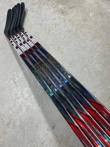 5 PACK 90 Flex P28M True Hzrdus 9x4 Senior Right Hand Hockey Stick Pro Stock (New)