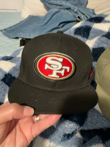 San Francisco 49ers Black Men's 7 1/2 New Era Hat (Used)