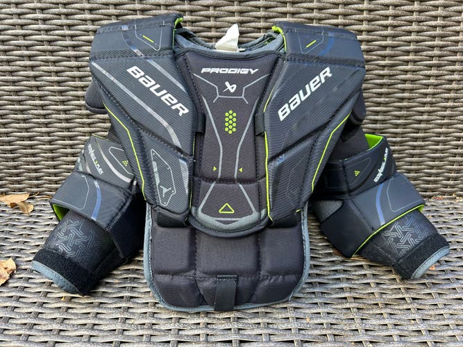 Large/Extra Large Bauer Prodigy Goalie Chest Protector (Used)
