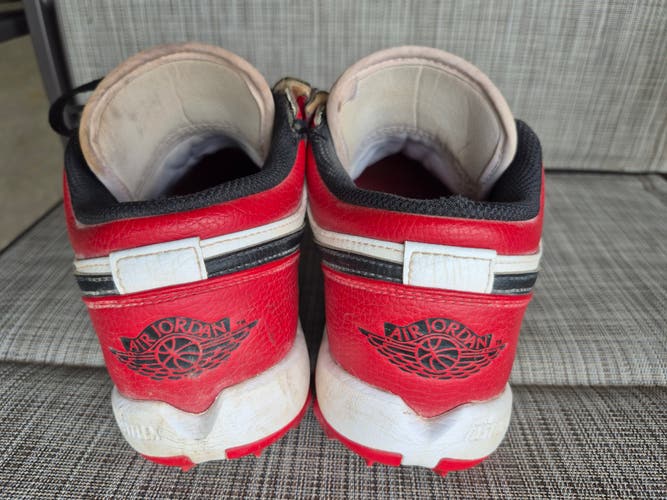 Red Kid's 6Y (Big Kids / Youth) Air Jordan Low Top (Used)