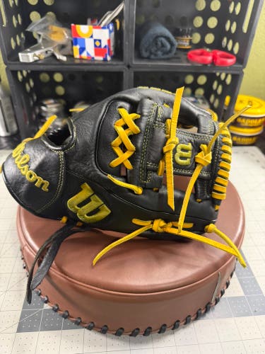 Wilson A950 RH Baseball Glove 11.5" (Used)