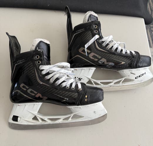 Black 2025 CCM JetSpeed FT8 Pro Hockey Skates Regular Width Pro Stock 10.5 (Used)