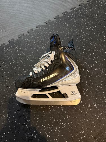 Black 2025 Bauer Vapor Flylite Hockey Skates Extra Wide Width Size 4.5 (Used)