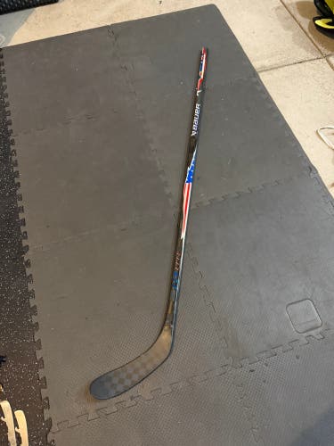 Senior Bauer Vapor Flylite Right Handed Hockey Stick P28 77 Flex Pro Stock (Used)