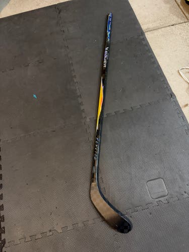 Senior Bauer Vapor Flylite Right Handed Hockey Stick P28 82 Flex Pro Stock (Used)