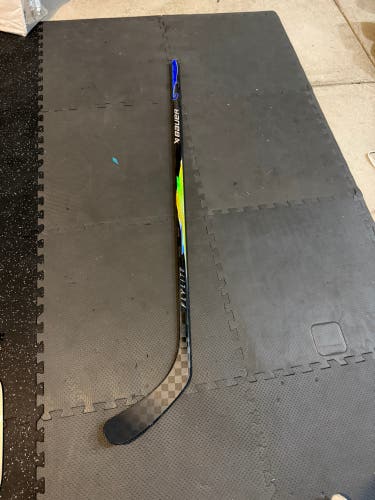 Senior Bauer Vapor Flylite Right Handed Hockey Stick P92 82 Flex Pro Stock (Used)