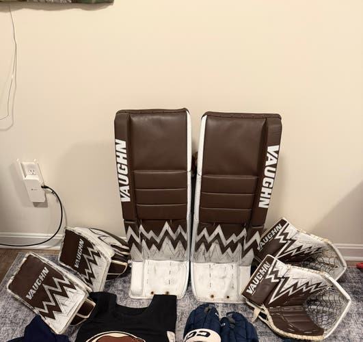 Hershey Bears 33" Vaughn Pro V Elite Pro Carbon Regular Goalie Full Set Pro Stock (Used)