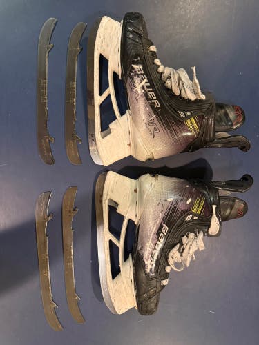 2023 Bauer Vapor Hyperlite 2 Hockey Skates Regular Width Size 6.5 (Used)