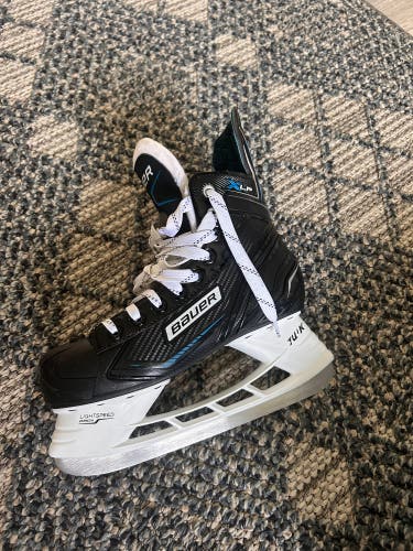 Blue Bauer XLP Hockey Skates Regular Width 6 (New)