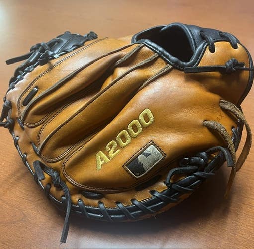 RH Wilson A2000 Catcher's Glove 32.5" (Used)