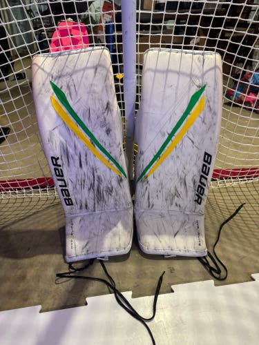 XS Bauer Vapor Hyperlite 2 Goalie Leg Pads (Used)