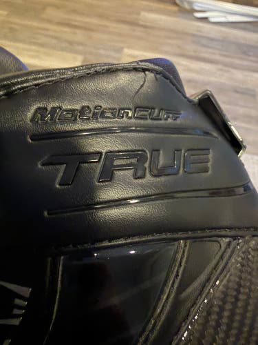 2024 True Catalyst 7x4 Hockey Goalie Skates Size 5.5 (Used)