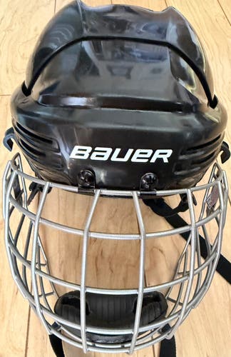 Bauer 2100 Hockey Helmet Combo with TrueVision FM2100 Cage – Size Medium (Used)