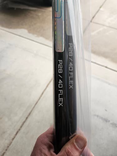 Junior Bauer Nexus Tracer Right Handed Hockey Stick P28 40 Flex