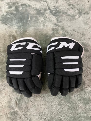 Black Youth CCM Tacks 4 Roll Lite Gloves 8" (Used)
