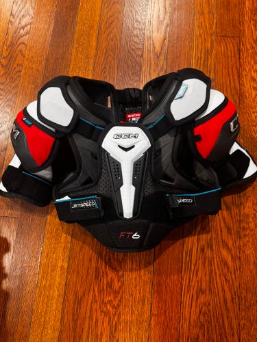 Men's Small Junior CCM JetSpeed FT6 Shoulder Pads (Used)