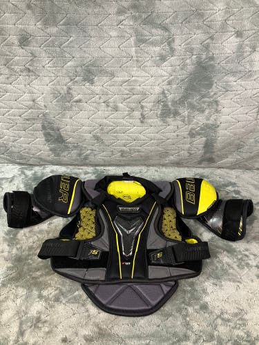 Small Junior Bauer Supreme 1S Shoulder Pads (Used)